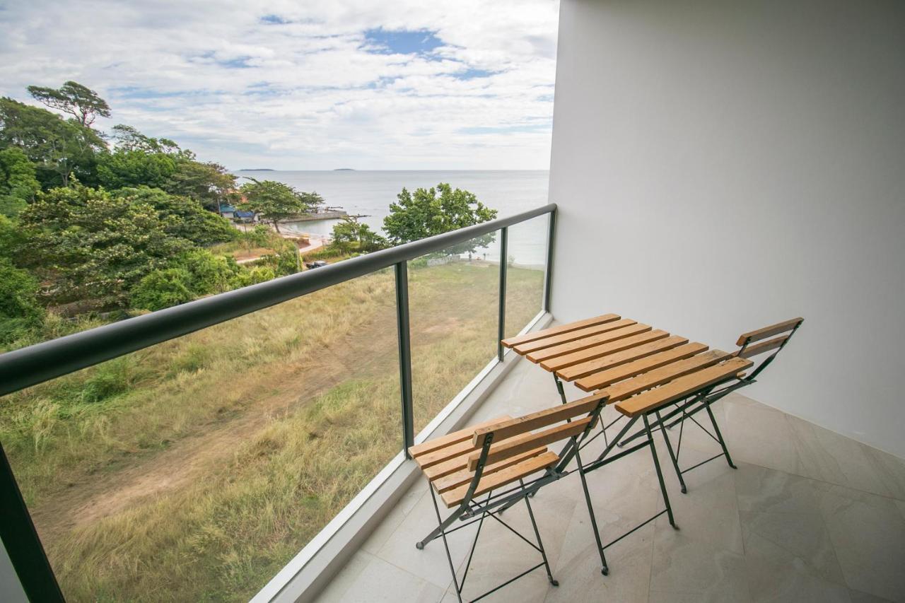 Escape Condominiums Beachfront Suites - Mae Phim Rayong Exterior foto
