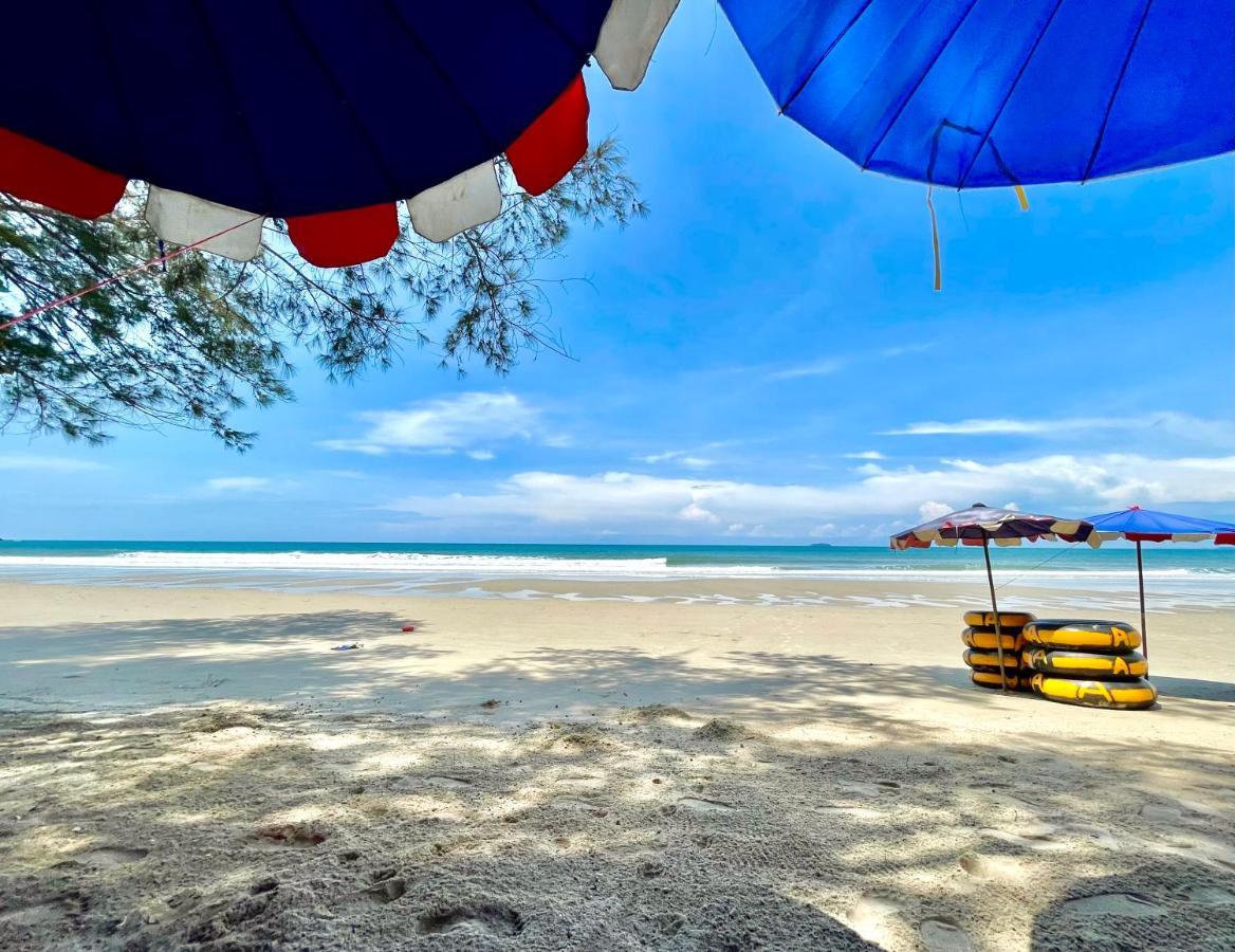 Escape Condominiums Beachfront Suites - Mae Phim Rayong Exterior foto