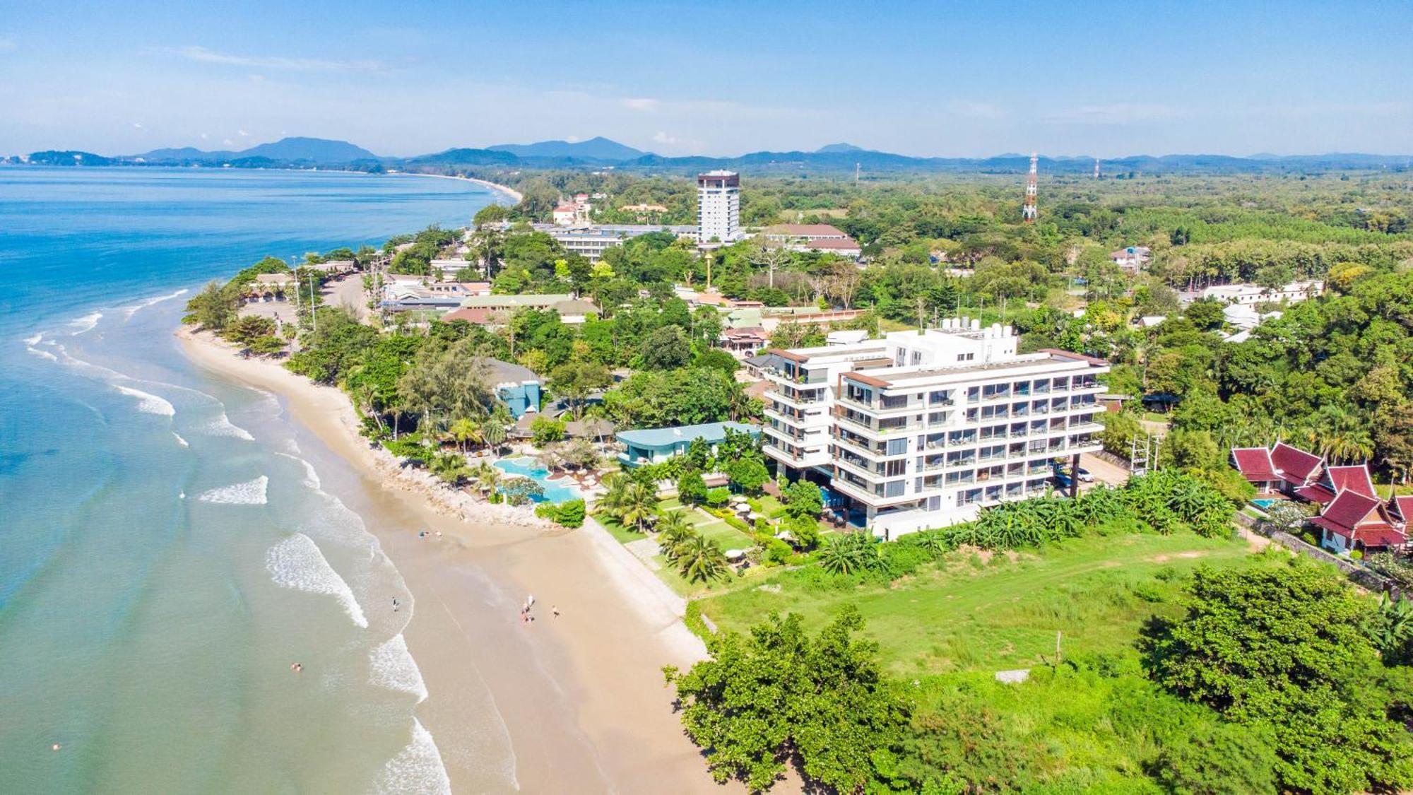 Escape Condominiums Beachfront Suites - Mae Phim Rayong Exterior foto