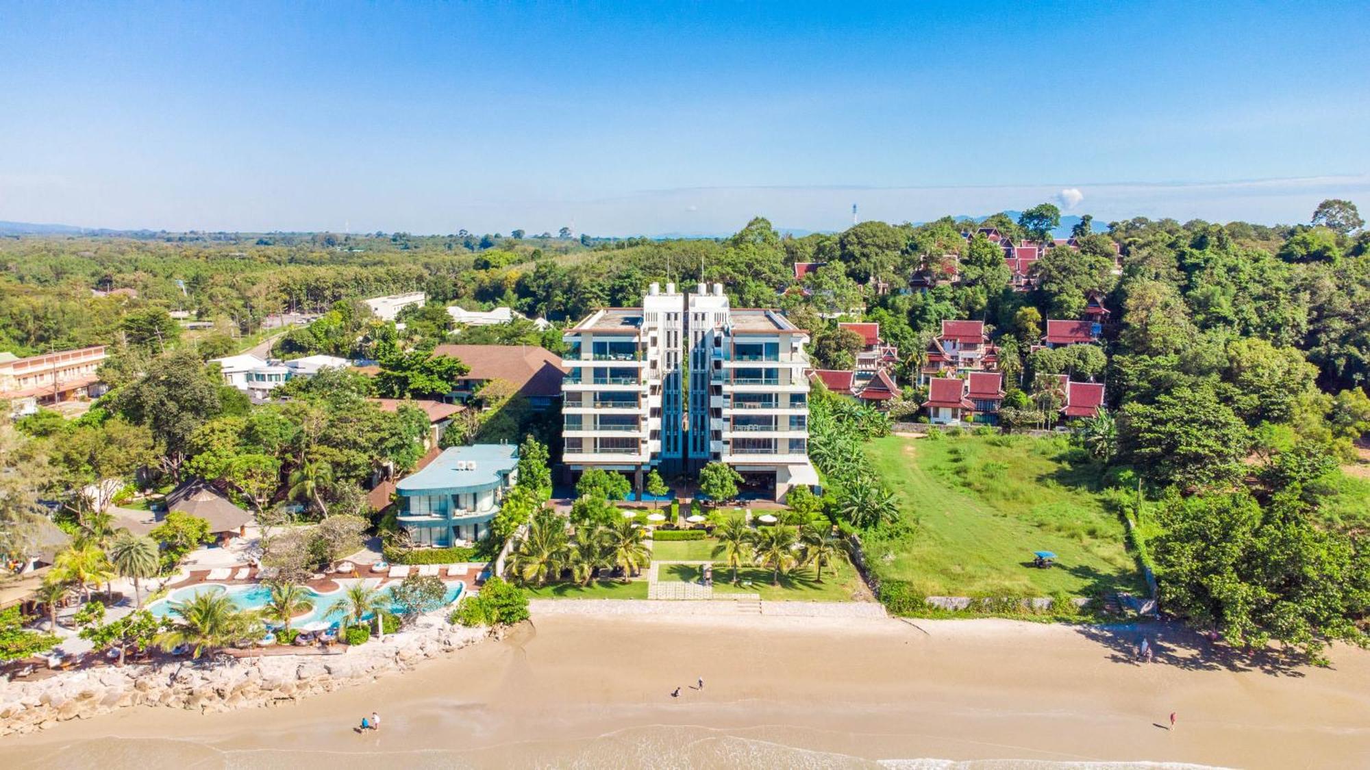 Escape Condominiums Beachfront Suites - Mae Phim Rayong Exterior foto
