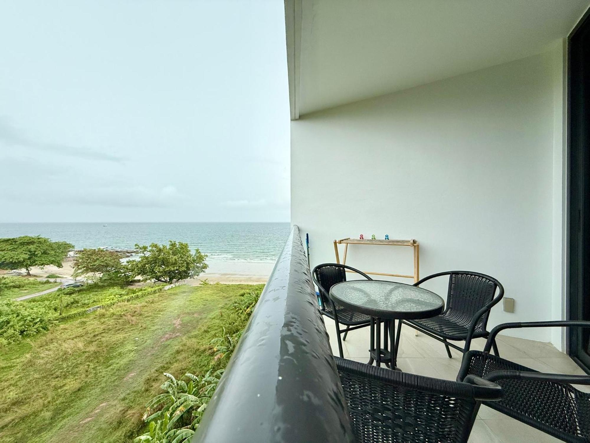 Escape Condominiums Beachfront Suites - Mae Phim Rayong Exterior foto